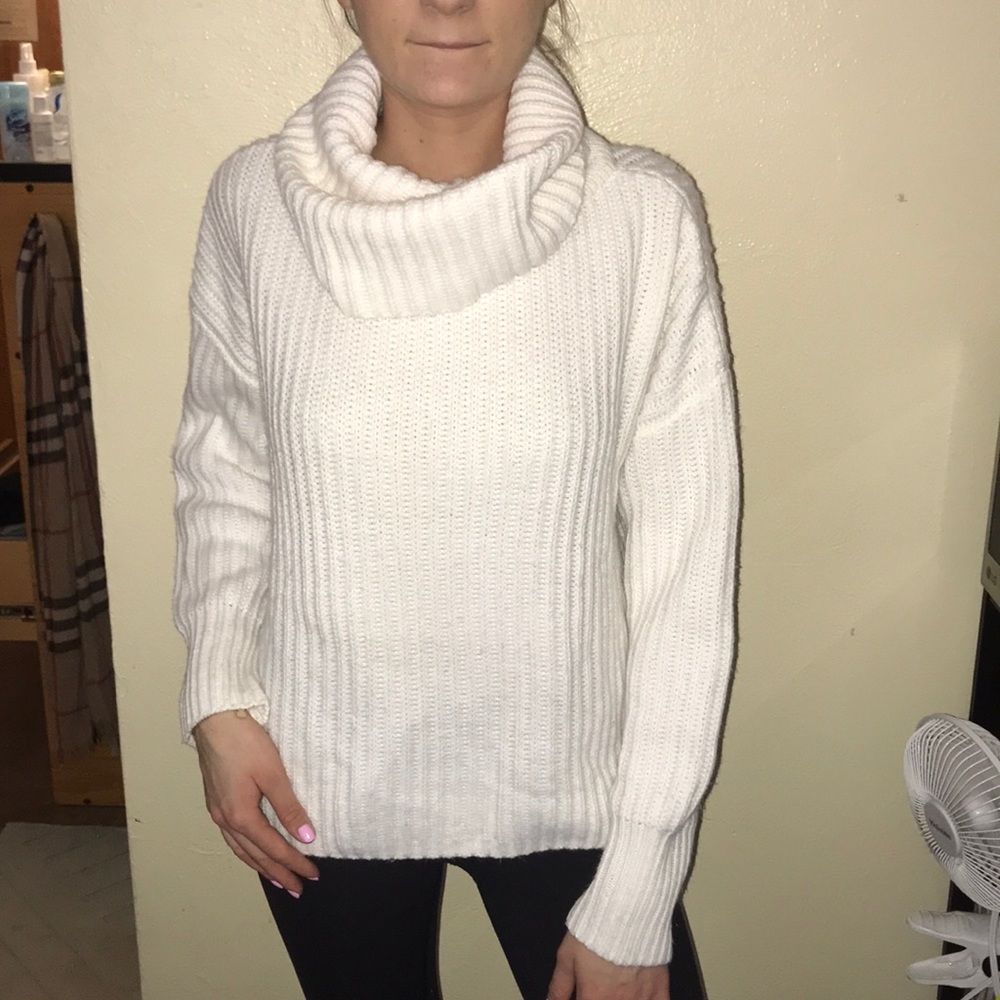 White turtle neck RISE OF DAWN